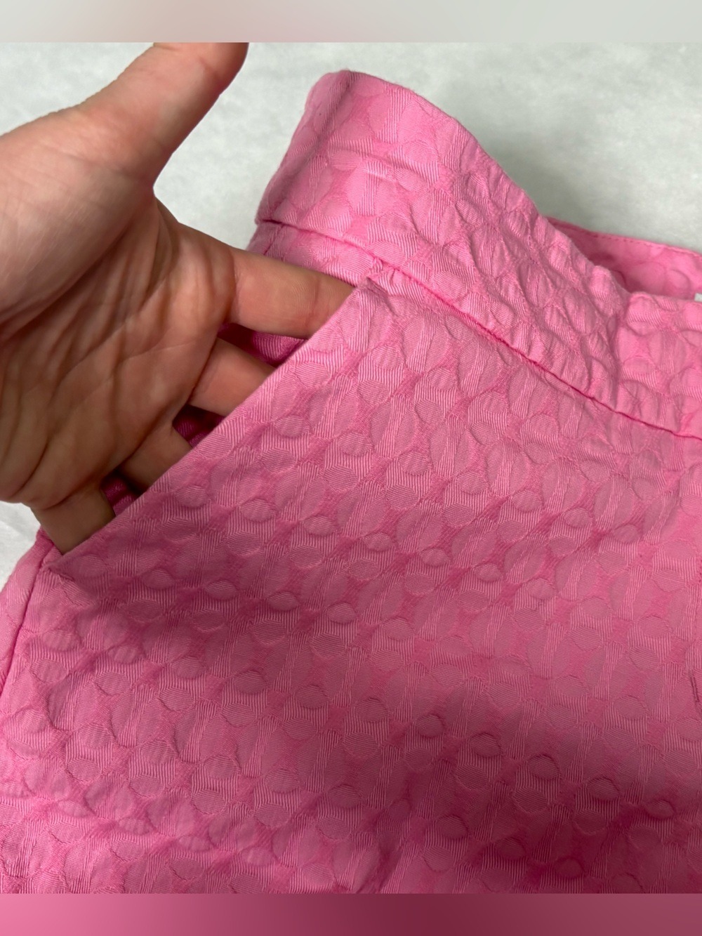 Crown & Ivy scallop hem pink shorts - Picture 4 of 7